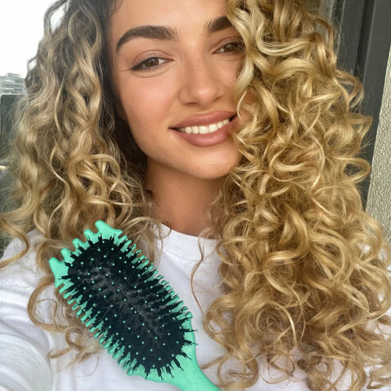 Brosse NovaCurl Rose: Marre des frisottis et des boucles sans forme ?